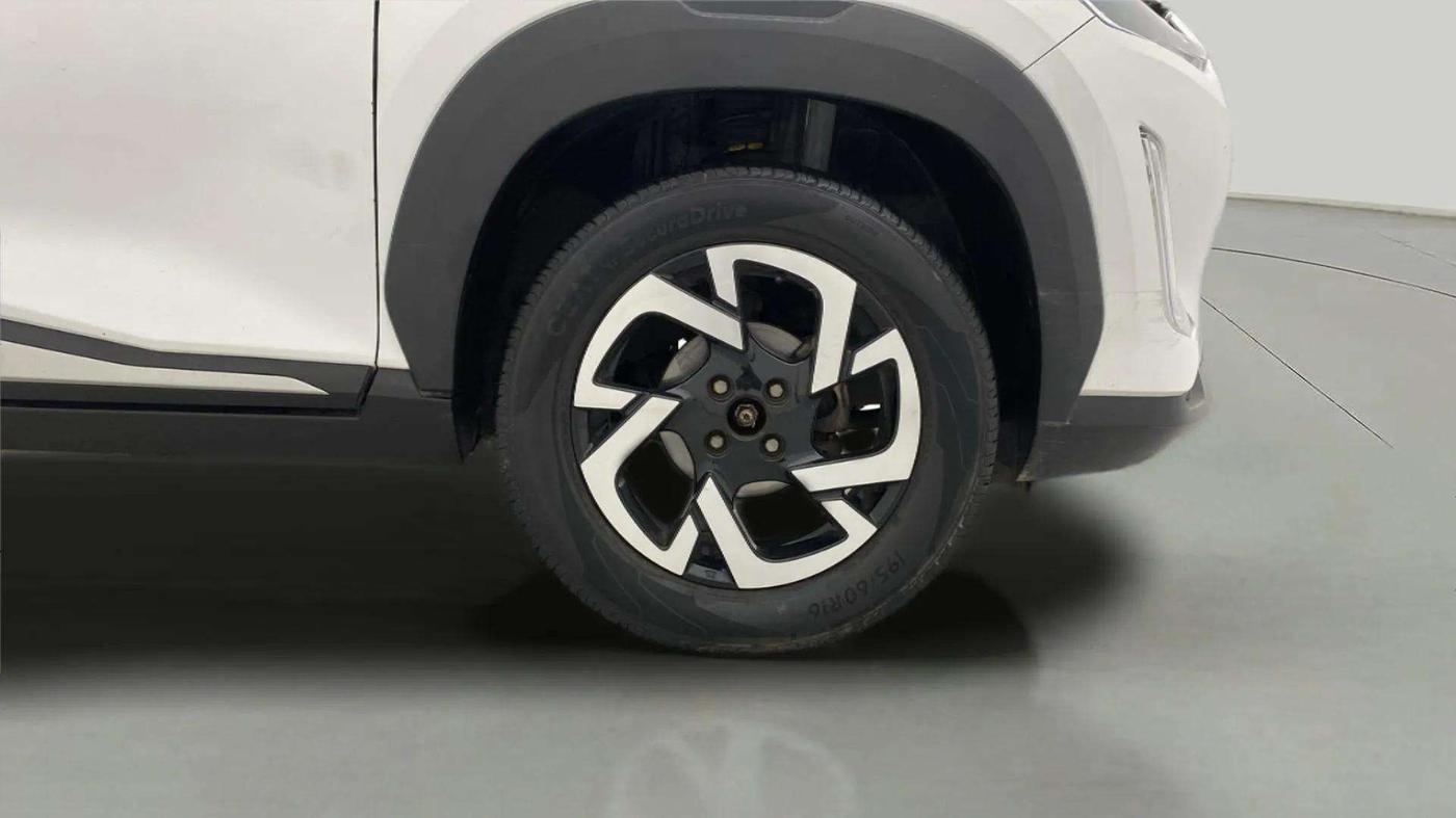 2021 Nissan MAGNITE XV MT, Petrol, Manual, 21,768 km, Right Front Wheel