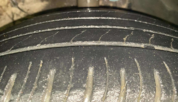 2020 KIA SONET GTX PLUS 1.5 AT, Diesel, Automatic, 72,242 km, Right Front Tyre Tread