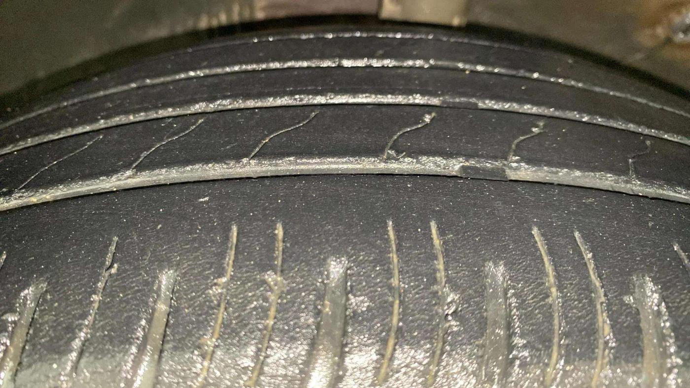 2020 KIA SONET GTX PLUS 1.5 AT, Diesel, Automatic, 72,242 km, Left Front Tyre Tread