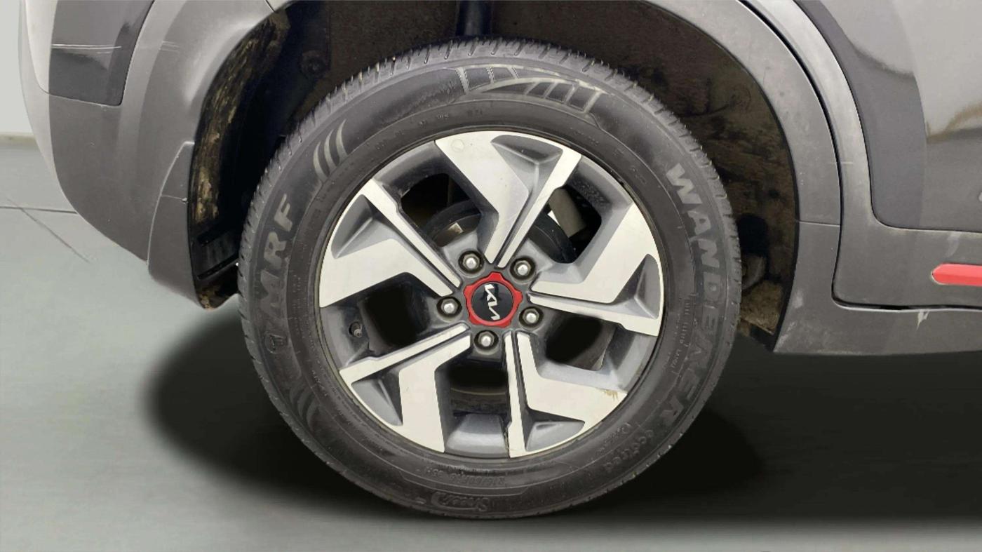 2021 KIA SONET GTX PLUS 1.5 AT, Diesel, Automatic, 29,027 km, Right Rear Wheel