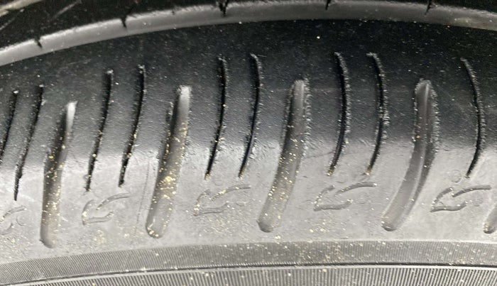 2021 KIA SONET GTX PLUS 1.5 AT, Diesel, Automatic, 28,947 km, Right Front Tyre Tread