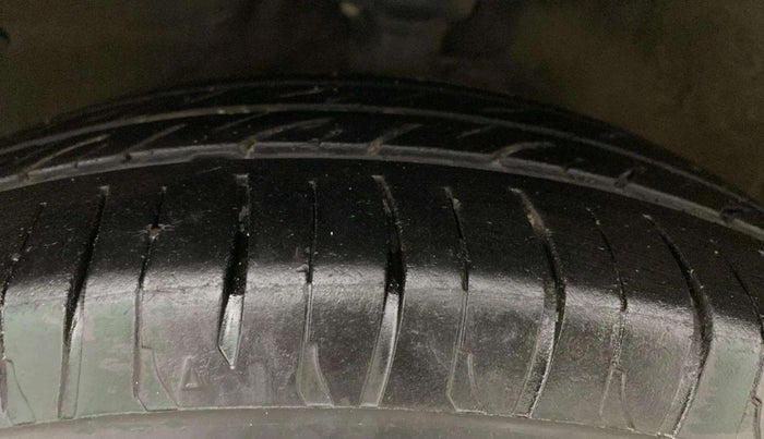 2014 Maruti Celerio VXI CNG, CNG, Manual, 78,450 km, Left Front Tyre Tread