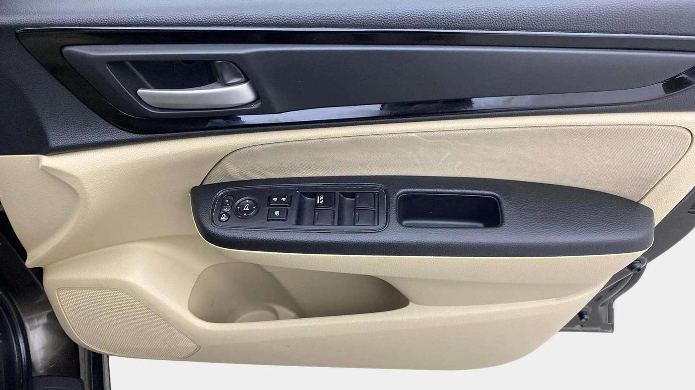 2018 Honda Amaze 1.2L I-VTEC V CVT, Petrol, Automatic, 53,815 km, Driver Side Door Panels Control