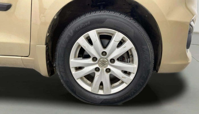 2016 Maruti Ertiga ZXI+, Petrol, Manual, 56,182 km, Right Front Wheel