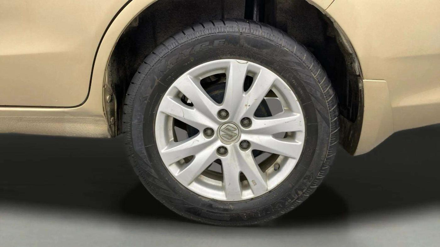 2016 Maruti Ertiga ZXI+, Petrol, Manual, 56,249 km, Left Rear Wheel