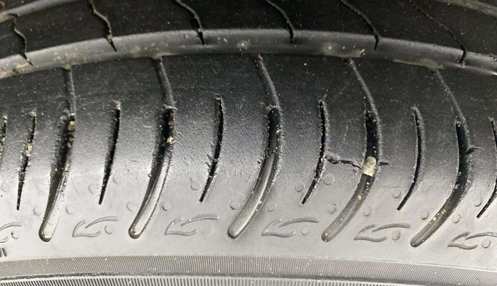 2016 Maruti Ertiga ZXI+, Petrol, Manual, 56,182 km, Left Front Tyre Tread