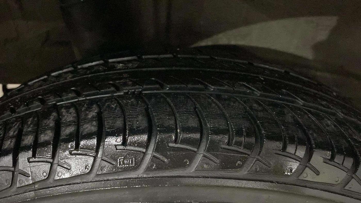 2019 Maruti New Wagon-R ZXI 1.2 AMT, Petrol, Automatic, 34,009 km, Right Rear Tyre Tread