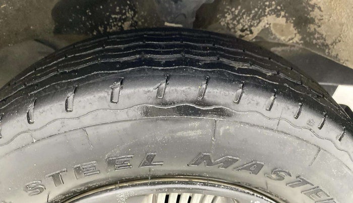 2014 Maruti Eeco 5 STR WITH A/C+HTR, Petrol, Manual, 52,345 km, Right Front Tyre Tread