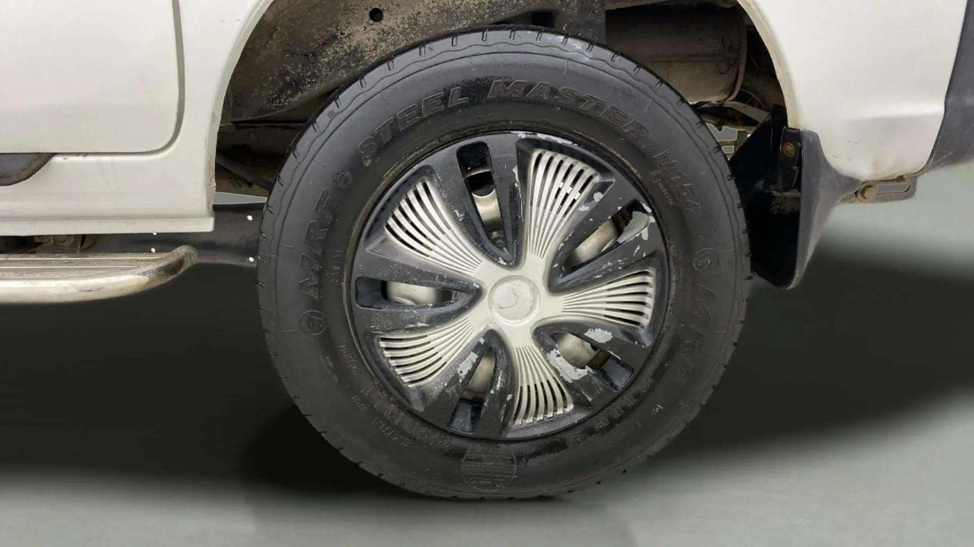 2014 Maruti Eeco 5 STR WITH A/C+HTR, Petrol, Manual, 52,345 km, Left Rear Wheel