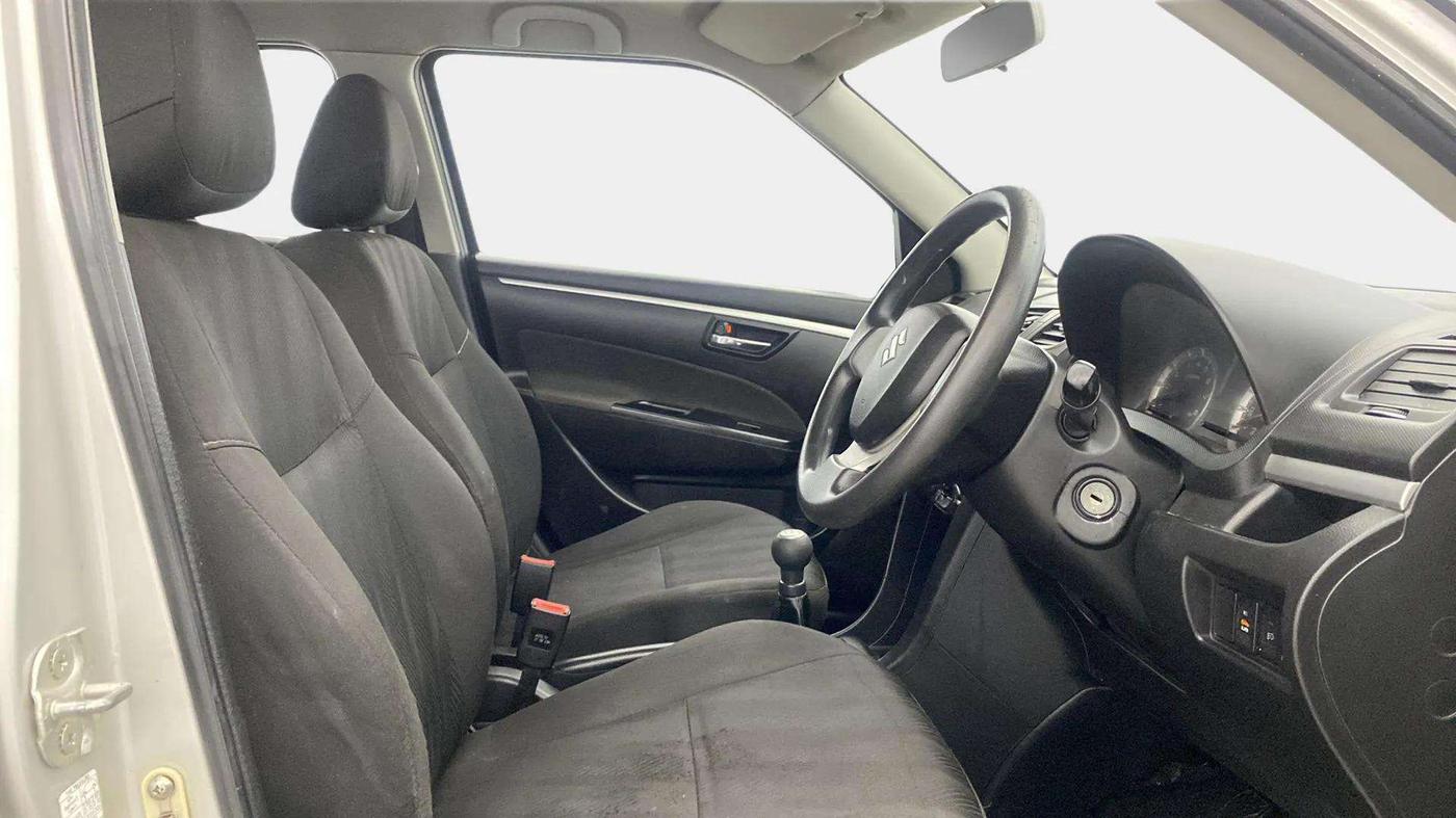 2013 Maruti Swift VXI, Petrol, Manual, 41,662 km, Right Side Front Door Cabin