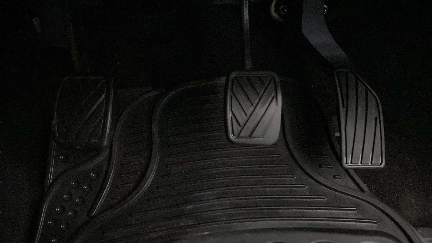 2013 Maruti Swift VXI, Petrol, Manual, 41,662 km, Pedals