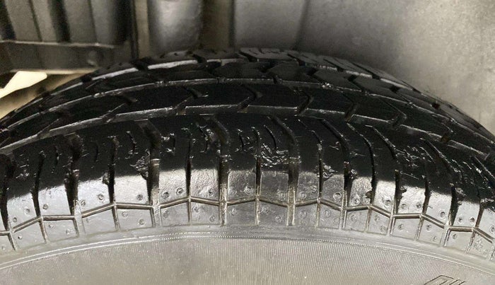 2013 Maruti Swift VXI, Petrol, Manual, 41,582 km, Right Rear Tyre Tread