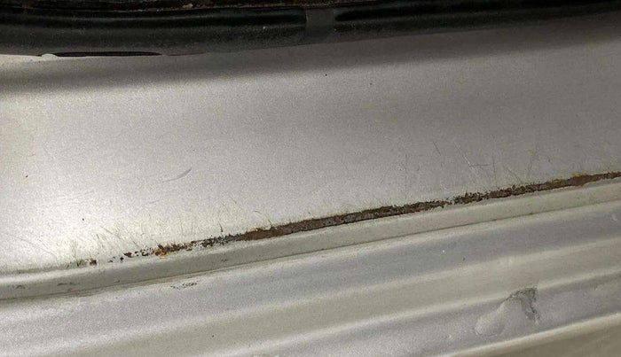 2013 Maruti Swift VXI, Petrol, Manual, 41,582 km, Right running board - Slightly rusted