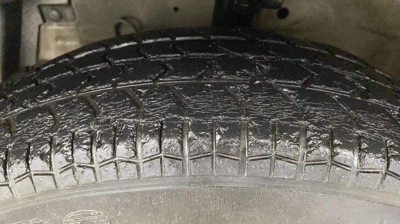 2013 Maruti Swift VXI, Petrol, Manual, 41,662 km, Left Front Tyre Tread