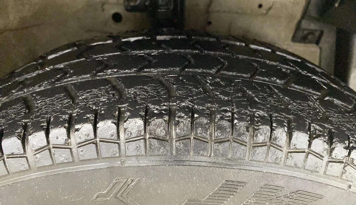2013 Maruti Swift VXI, Petrol, Manual, 41,582 km, Right Front Tyre Tread