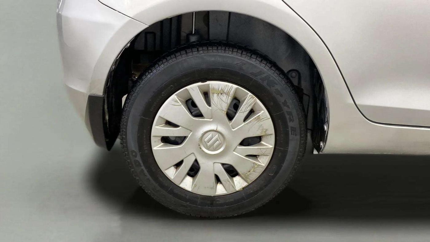 2013 Maruti Swift VXI, Petrol, Manual, 41,662 km, Right Rear Wheel