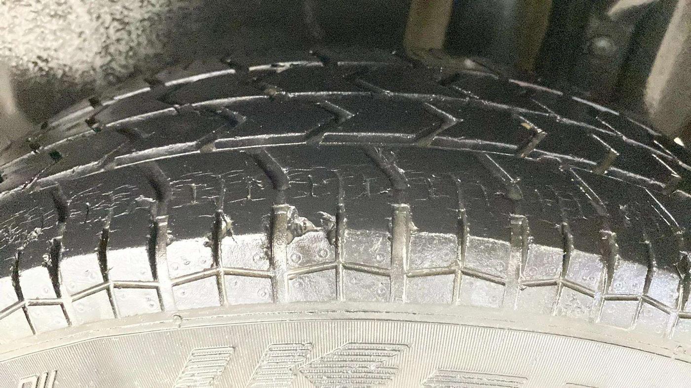 2013 Maruti Swift VXI, Petrol, Manual, 41,662 km, Left Rear Tyre Tread