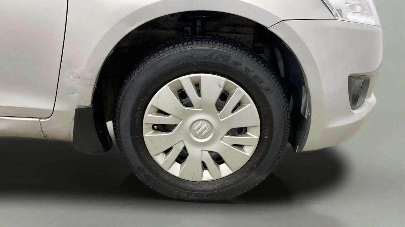 2013 Maruti Swift VXI, Petrol, Manual, 41,662 km, Right Front Wheel