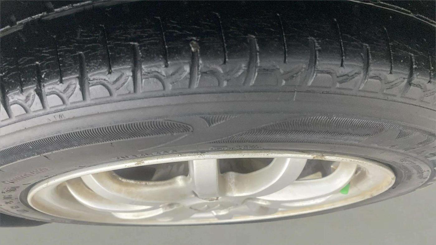 2017 Maruti Wagon R 1.0 VXI, Petrol, Manual, 59,954 km, Right Front Tyre Tread