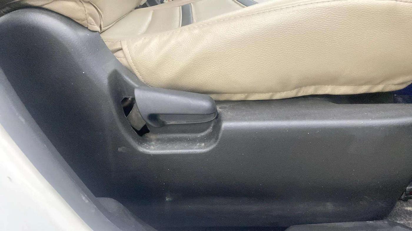 2017 Maruti Wagon R 1.0 VXI, Petrol, Manual, 59,954 km, Driver Side Adjustment Panel