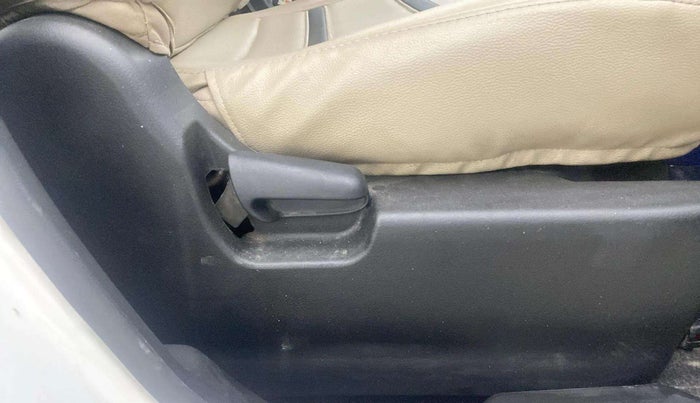 2017 Maruti Wagon R 1.0 VXI, Petrol, Manual, 59,954 km, Driver Side Adjustment Panel