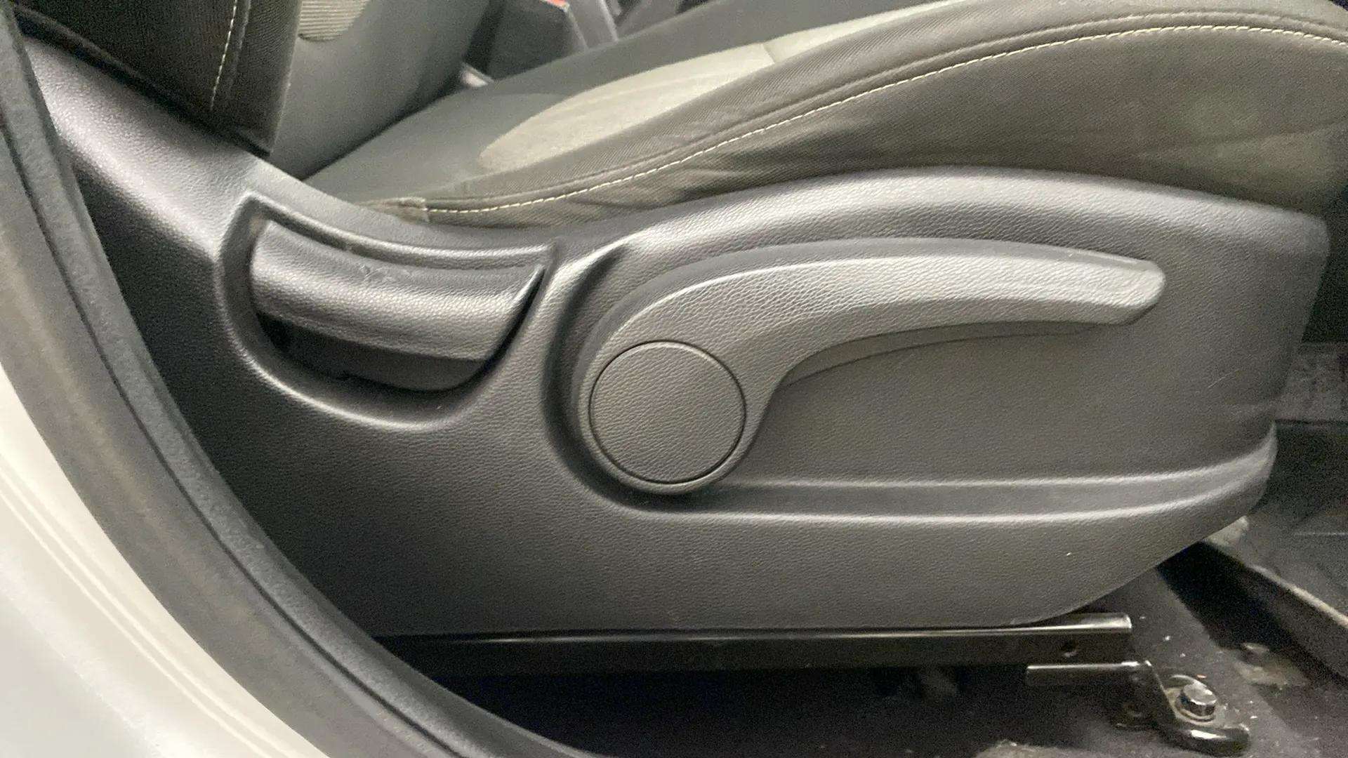 Driver-side-adjustment-panel-40