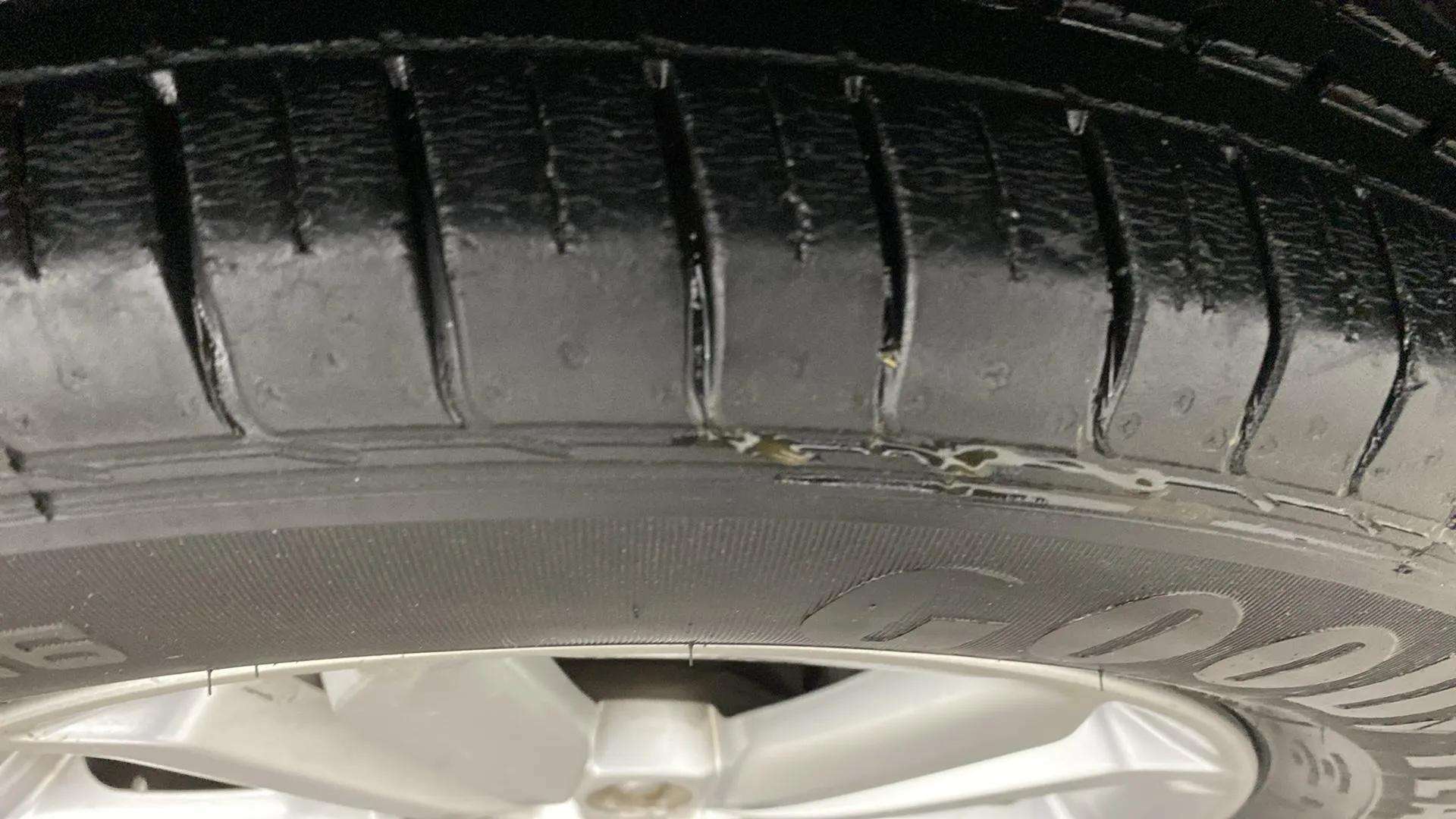 RHS-Front-Tyre-Tread-18