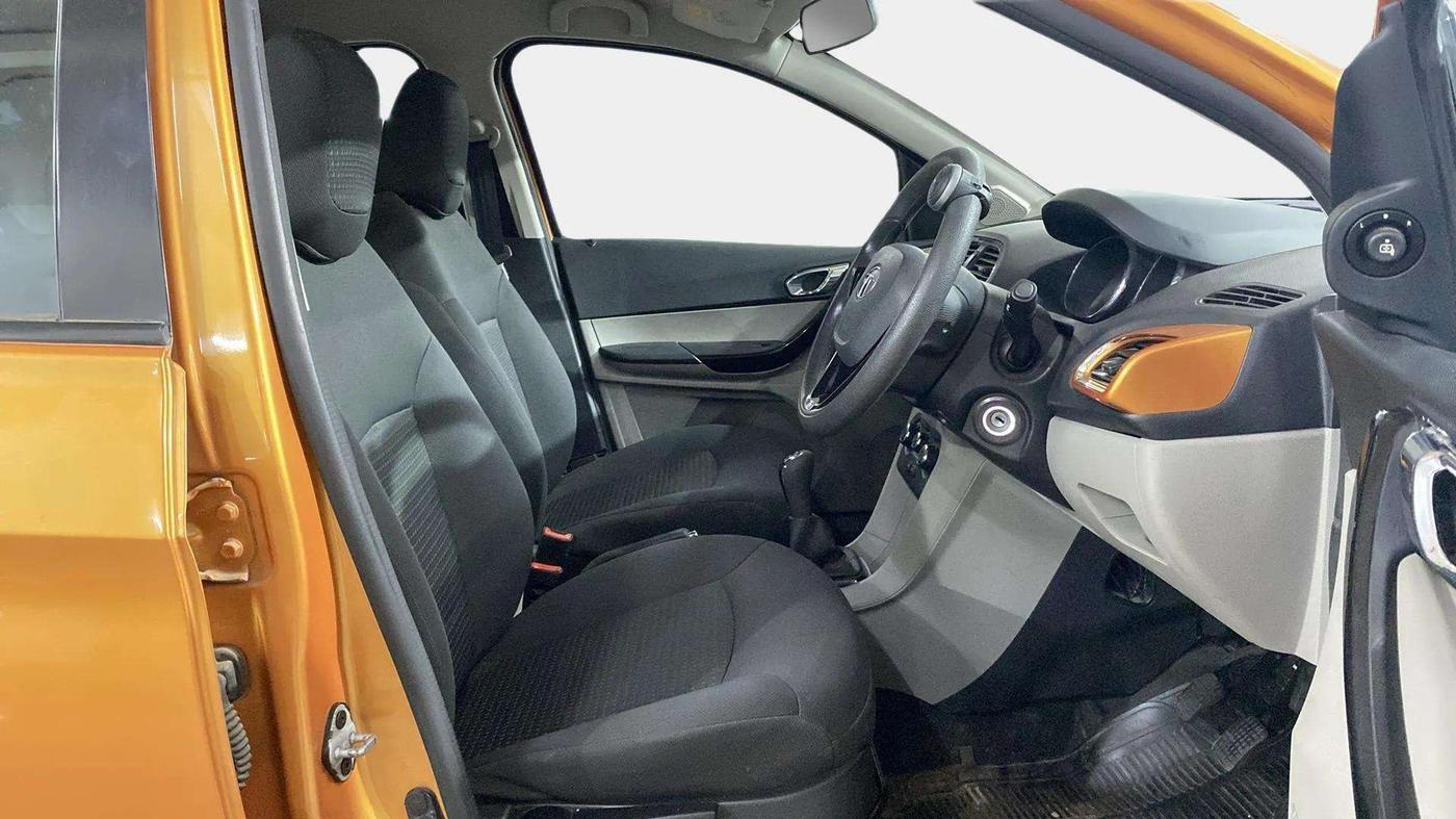 2018 Tata Tiago XZ PETROL, Petrol, Manual, 25,872 km, Right Side Front Door Cabin