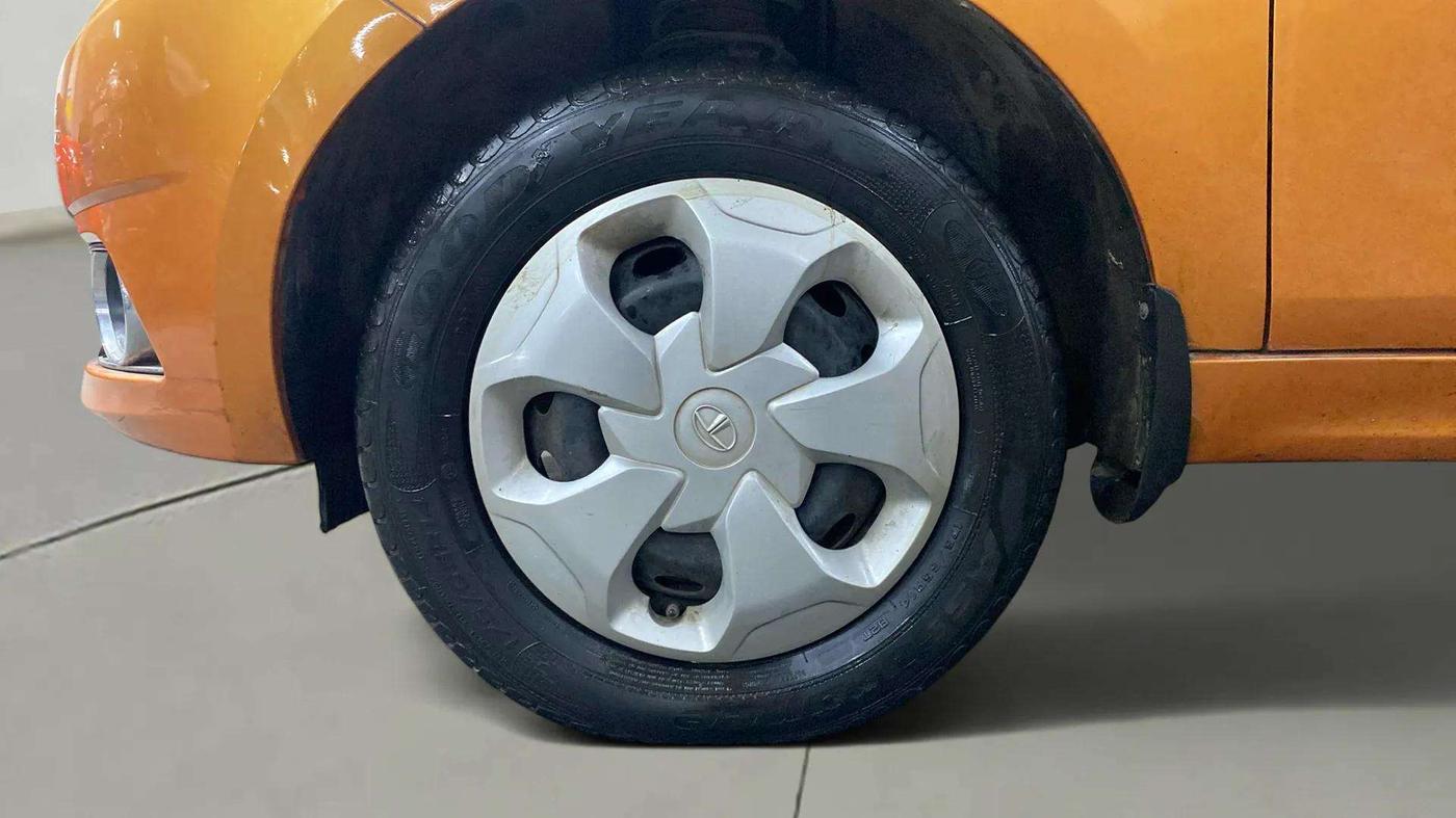 2018 Tata Tiago XZ PETROL, Petrol, Manual, 25,872 km, Left Front Wheel