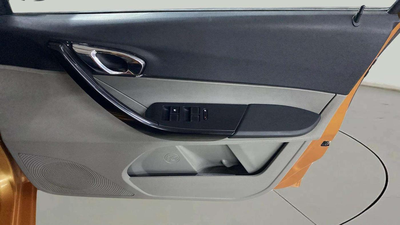2018 Tata Tiago XZ PETROL, Petrol, Manual, 25,872 km, Driver Side Door Panels Control