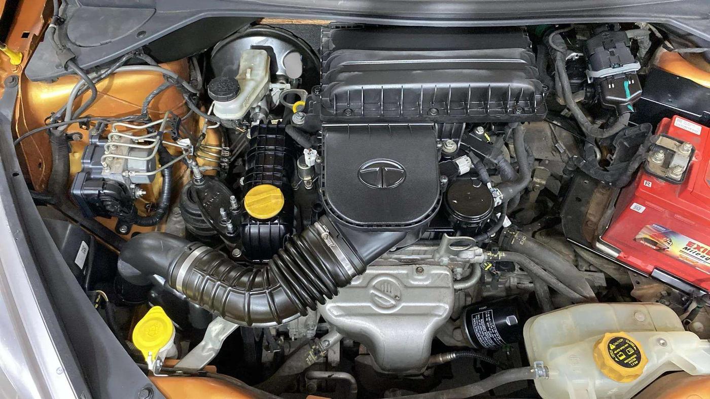 2018 Tata Tiago XZ PETROL, Petrol, Manual, 25,872 km, Engine View - Right