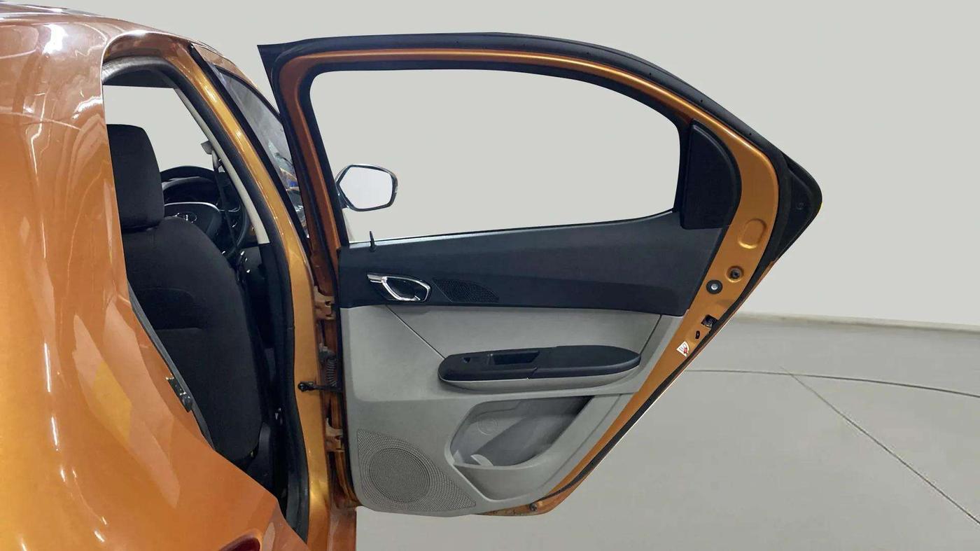 2018 Tata Tiago XZ PETROL, Petrol, Manual, 25,872 km, RHS Rear Door