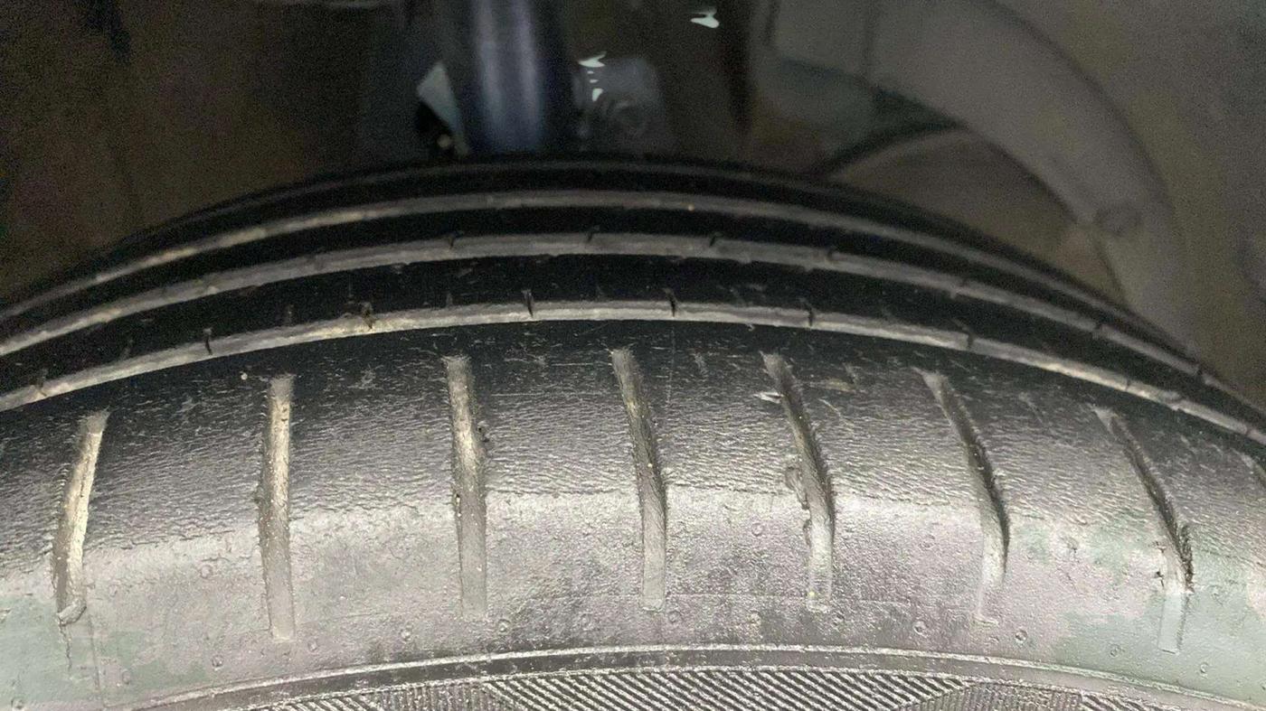 2021 Maruti Baleno ZETA PETROL 1.2, Petrol, Manual, 75,842 km, Right Front Tyre Tread