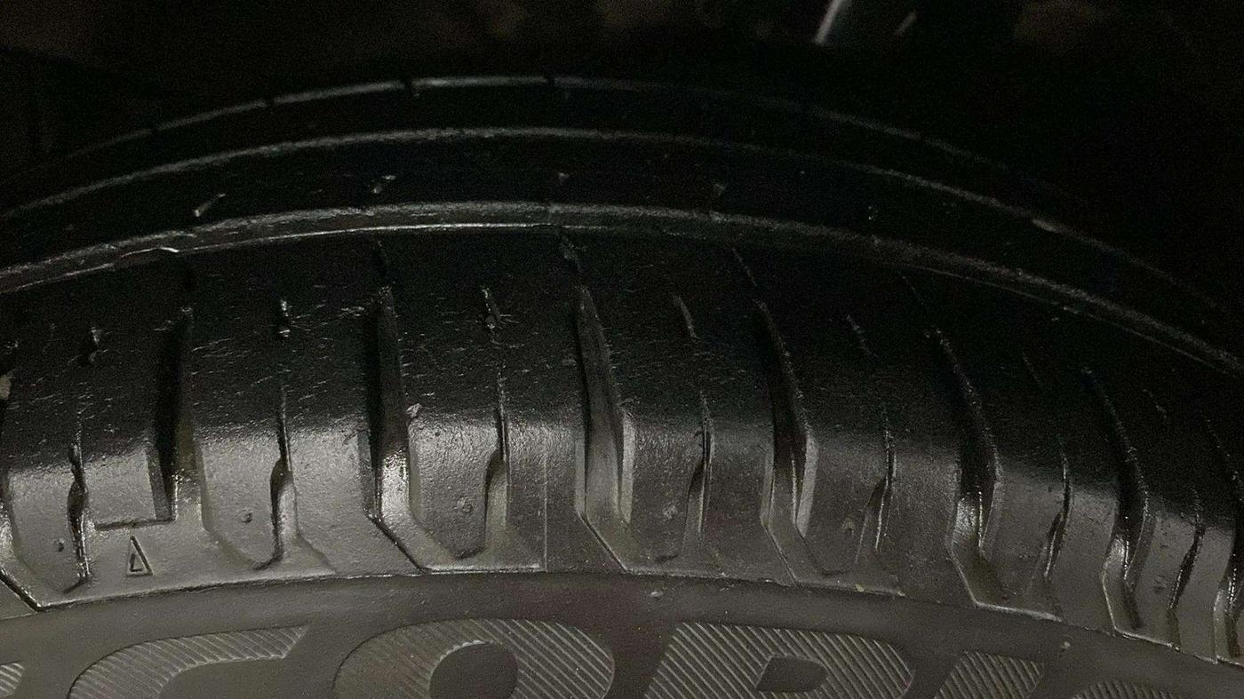 2020 Maruti XL6 ALPHA AT, Petrol, Automatic, 44,785 km, Left Rear Tyre Tread