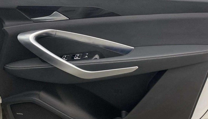 2019 MG HECTOR SHARP HYBRID 1.5 PETROL, Petrol, Manual, 34,452 km, Driver Side Door Panels Control