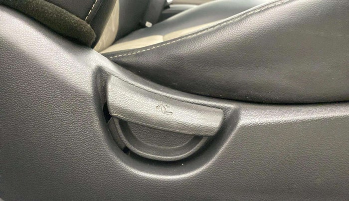 2018 Hyundai Grand i10 SPORTZ 1.2 KAPPA VTVT, Petrol, Manual, 48,711 km, Driver Side Adjustment Panel