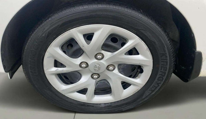 2018 Hyundai Grand i10 SPORTZ 1.2 KAPPA VTVT, Petrol, Manual, 48,711 km, Left front tyre - Minor crack