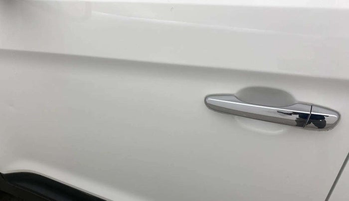 2016 Hyundai Creta SX PLUS 1.6 PETROL, Petrol, Manual, 44,472 km, Front passenger door - Paint minor damage