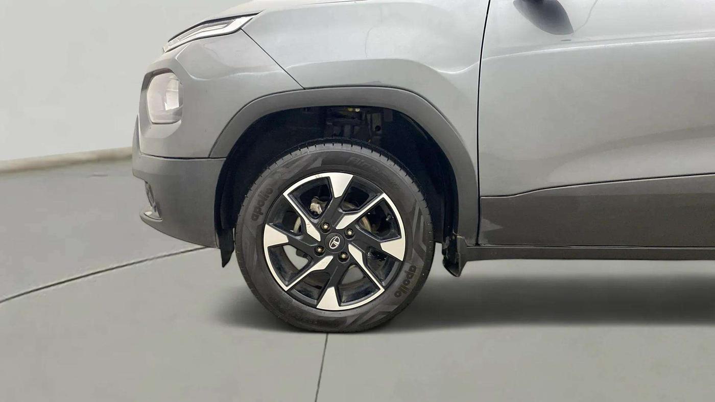 2023 Tata PUNCH ACCOMPLISHED DAZZLE PACK MT, Petrol, Manual, 19,635 km, Left Front Wheel