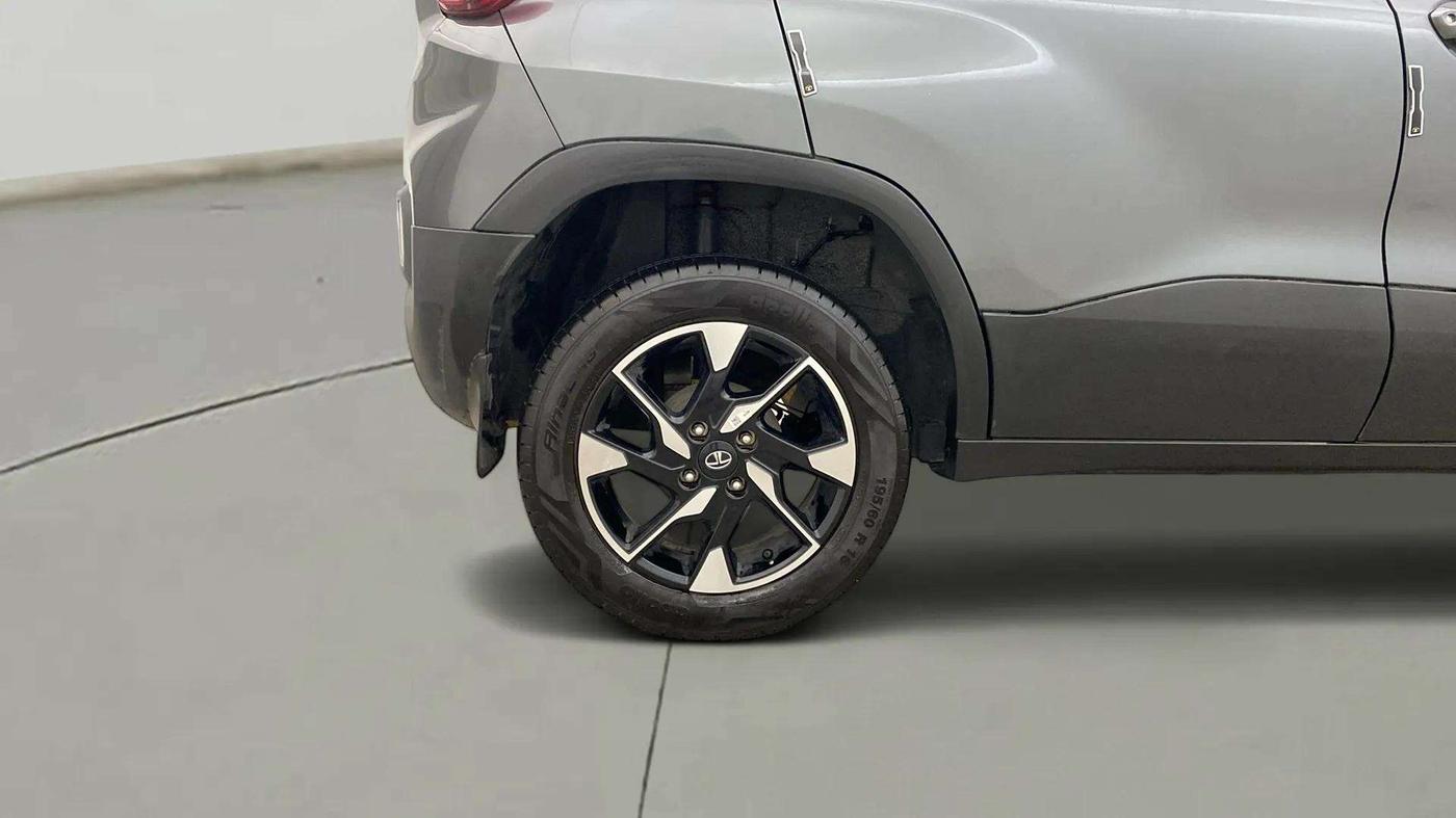 2023 Tata PUNCH ACCOMPLISHED DAZZLE PACK MT, Petrol, Manual, 19,635 km, Right Rear Wheel