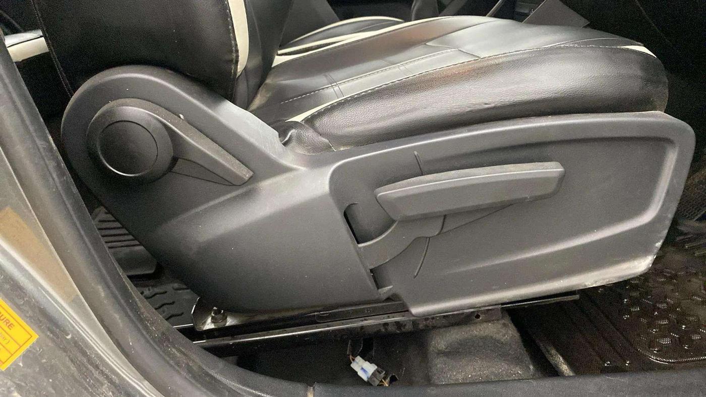 2023 Tata PUNCH ACCOMPLISHED DAZZLE PACK MT, Petrol, Manual, 19,635 km, Driver Side Adjustment Panel