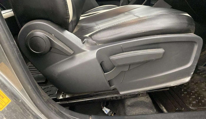 2023 Tata PUNCH ACCOMPLISHED DAZZLE PACK MT, Petrol, Manual, 19,511 km, Driver Side Adjustment Panel