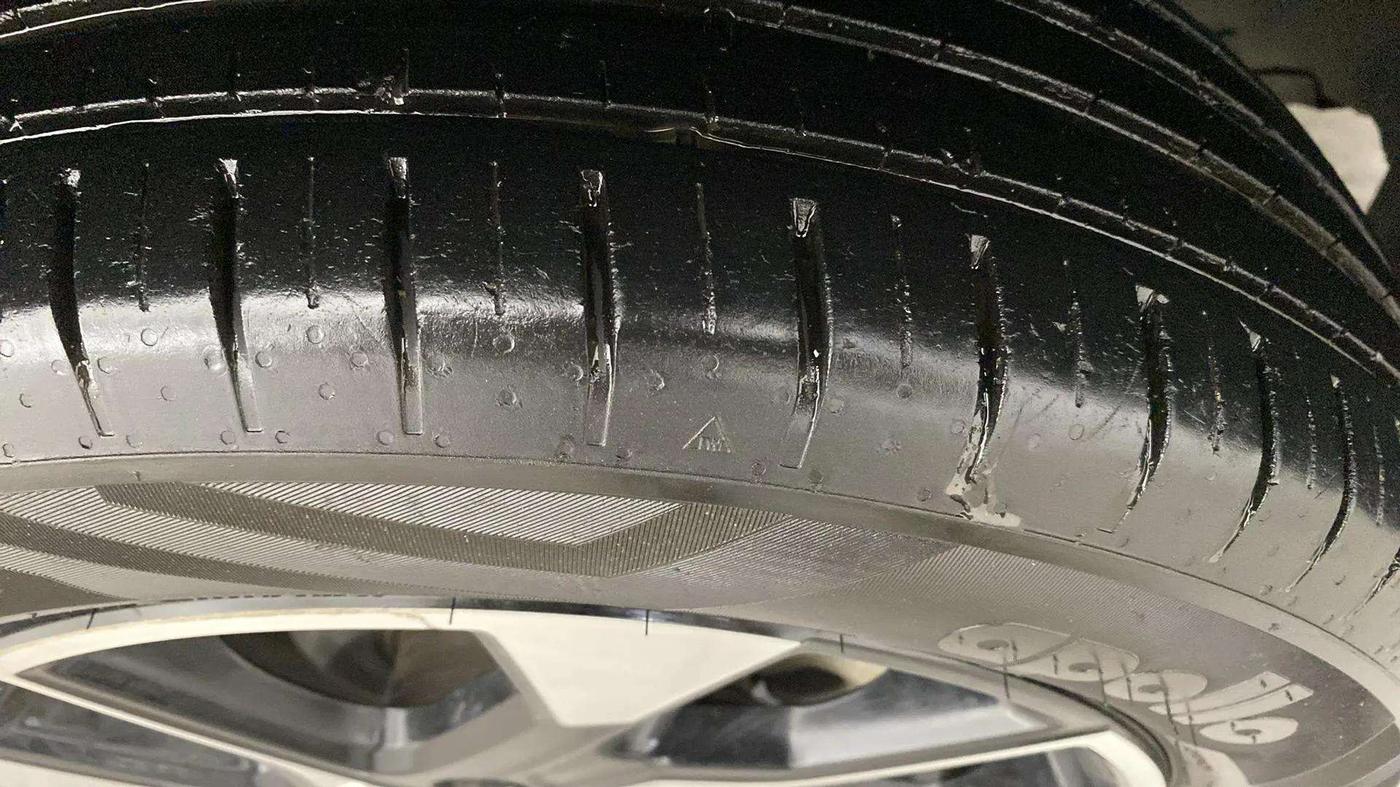 2023 Tata PUNCH ACCOMPLISHED DAZZLE PACK MT, Petrol, Manual, 19,635 km, Right Front Tyre Tread