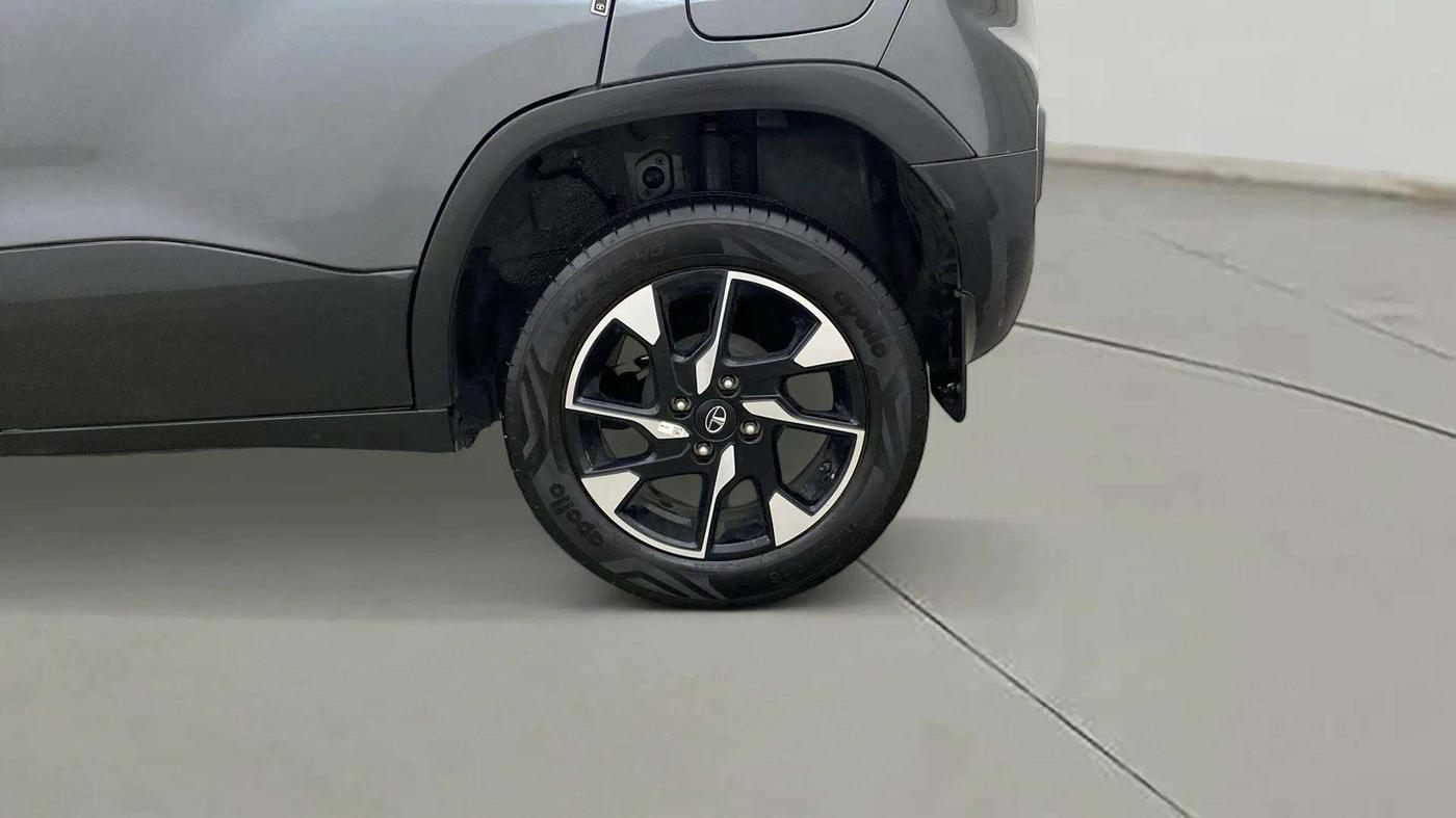 2023 Tata PUNCH ACCOMPLISHED DAZZLE PACK MT, Petrol, Manual, 19,635 km, Left Rear Wheel