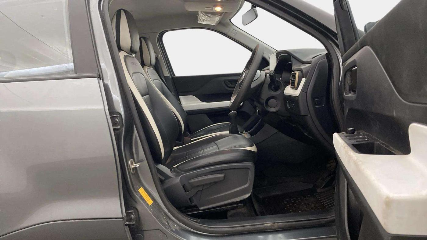2023 Tata PUNCH ACCOMPLISHED DAZZLE PACK MT, Petrol, Manual, 19,635 km, Right Side Front Door Cabin