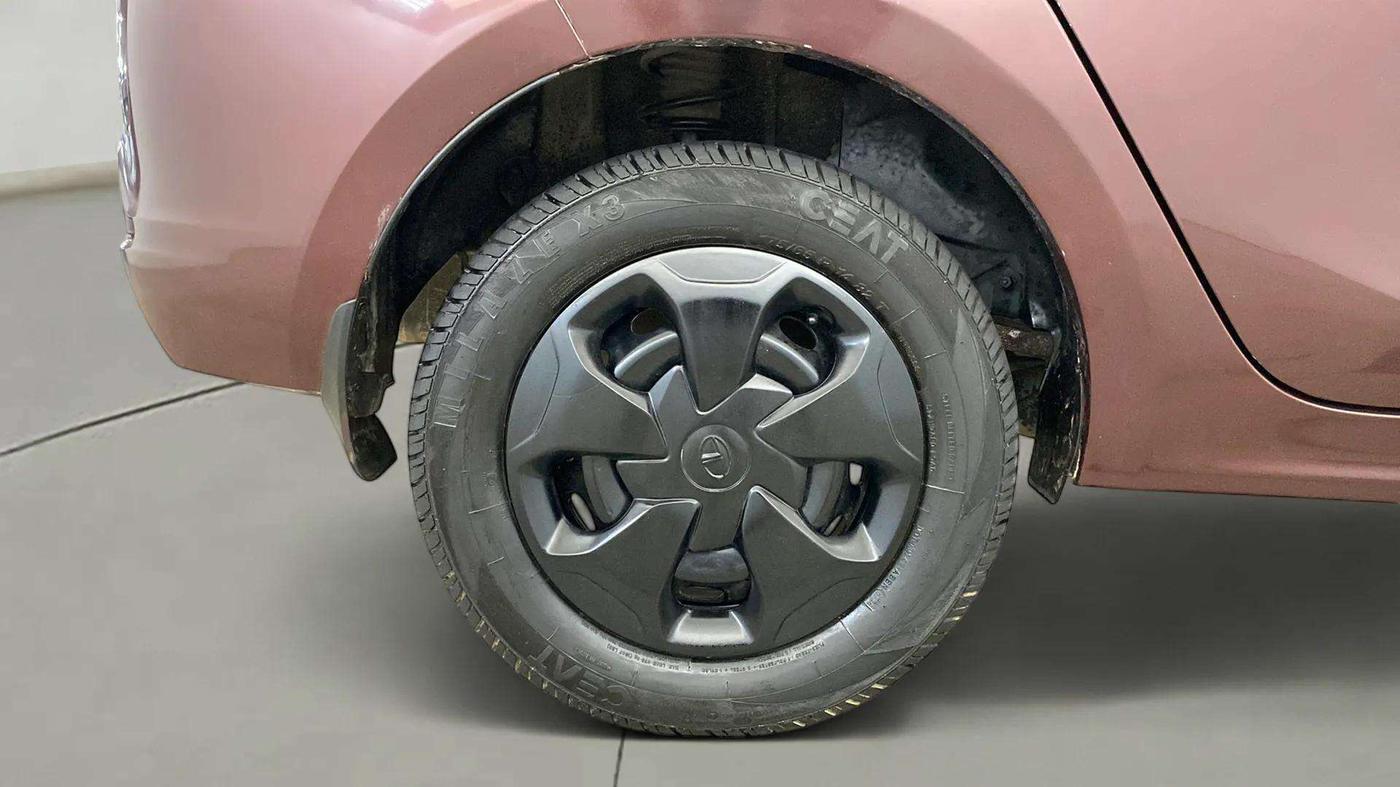 2020 Tata TIGOR XZ PETROL, Petrol, Manual, 49,118 km, Right Rear Wheel