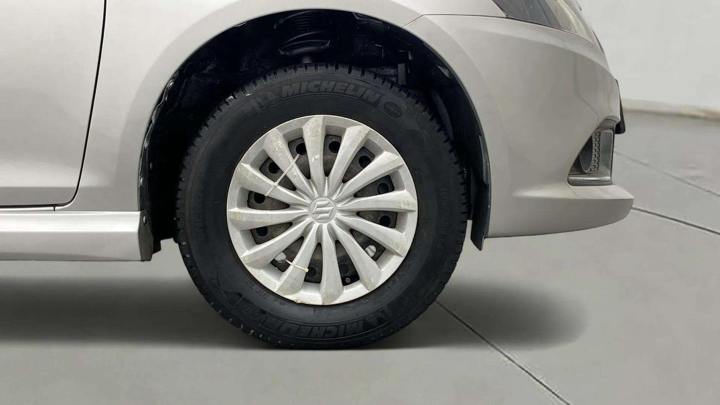 2017 Maruti Swift Dzire VXI (O), Petrol, Manual, 26,403 km, Right Front Wheel