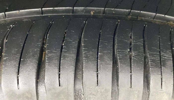 2017 Maruti Swift Dzire VXI (O), Petrol, Manual, 26,286 km, Right Rear Tyre Tread