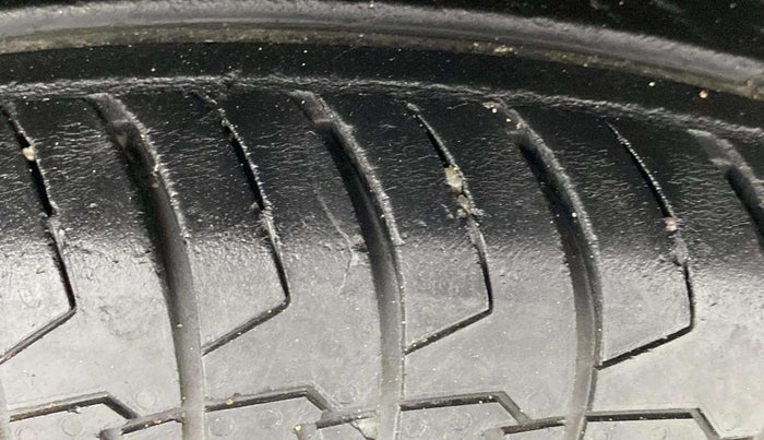2021 Maruti Dzire VXI, Petrol, Manual, 28,984 km, Right Rear Tyre Tread