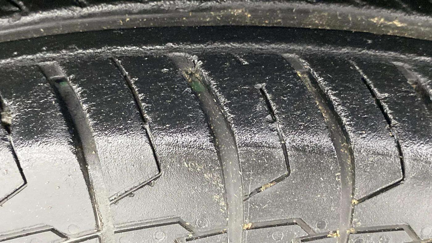 2021 Maruti Dzire VXI, Petrol, Manual, 29,012 km, Left Front Tyre Tread